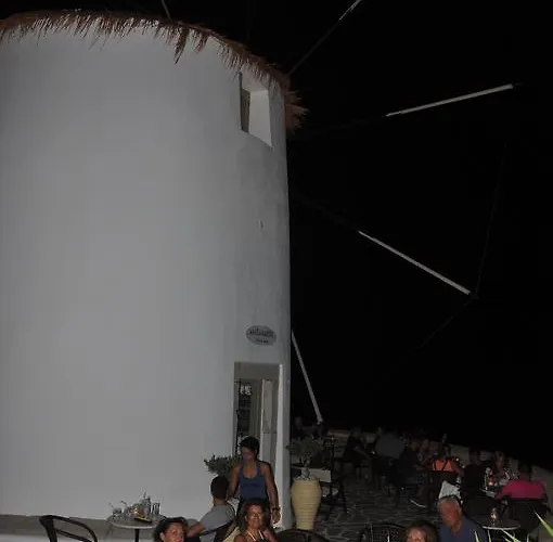 Nyaraló Anna Párosz