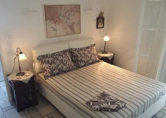 Anna Nyaraló Párosz